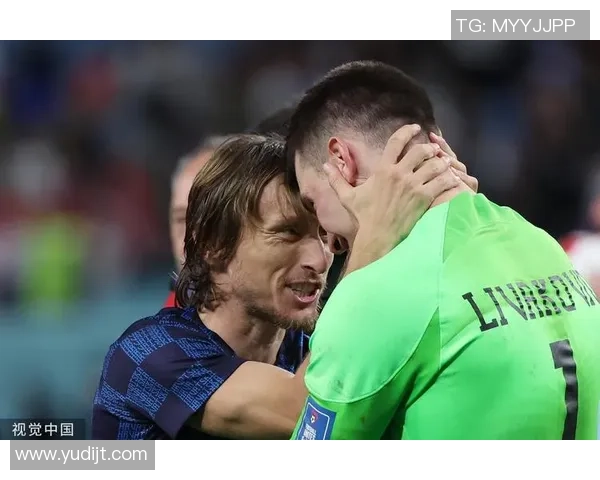 法国足球明星泪洒赛场背后故事揭示情感与压力的交织